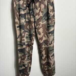 TRUE RELIGION - Men's Camo Rolled Jogger, Size M/M. Elastic Waist, Drawstring.